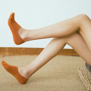 1 Чифт памучни женски чорапи Силиконови нескользящие Невидими Чорапи Пролет Лято Плътен Цвят Глезена Лодка Момичета Мода Тънки Чорапи Дама