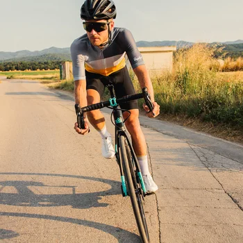 2020 New lightweight Pro aero climber s Short sleeve cycling jersey Безпроблемно процес с отворена клетъчна вкара кърпа