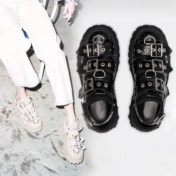 2021 Летни дамски сандали на Платформа Дамски обувки Ins Горещ Пандишпан Стари Обувки Нитове Baotou Треккинговые обувки Апартамент A1-31