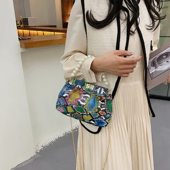 2021 Нова дамска мода Чанти Змия Печат ИЗКУСТВЕНА кожа Нагънат Чанти За Рамо Верига Перлени Чанта През Рамо за жени