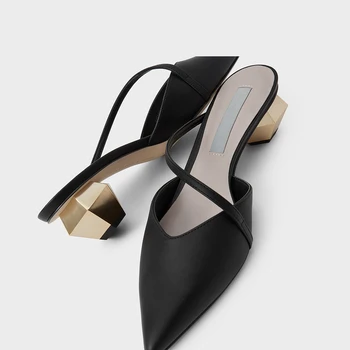 Геометричен Ток Дамски Обувки на Токчета 2021 Нова Мода Странни Токчета Летни Чехли Кръст Обвързани с Остър Нос Сандали Жена