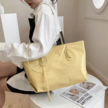 Крупнотоннажная женствена чанта през лятото 2021 г. the new tide fashion web celebrity single shoulder bag brim mobile